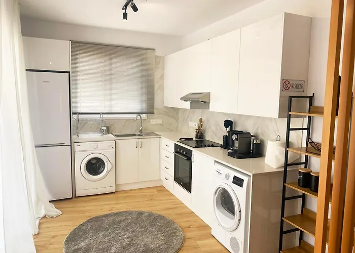 Luxury City Retreat- 2-Bedroom, 2-Bath Apartment