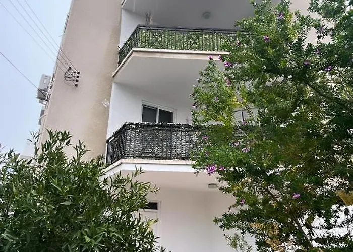 Luxury City Retreat- 2-Bedroom, 2-Bath Apartment